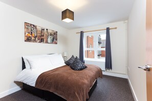 2 bedrooms, iron/ironing board, WiFi, bed sheets - Deluxe Apartment.... (Derby)