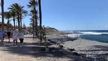 På stranden och strandhanddukar