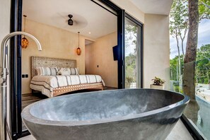 Standard Villa, 5 Bedrooms, Non Smoking | Deep soaking bathtub