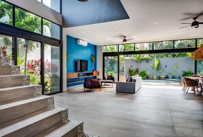 Vila standard, 4 quartos, para não fumantes | Área de estar | TV de tela plana