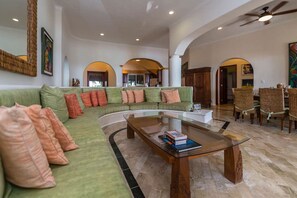Standard Villa, 5 Bedrooms, Non Smoking | Living area