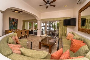 Villa Standard - 5 sovrum - icke-rökare | Vardagsrum | Platt-tv