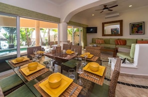 Standard Villa, 5 Bedrooms, Non Smoking | In-room dining