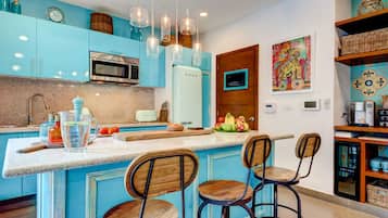 Stórt einbýlishús - 5 svefnherbergi - reyklaust | Einkaeldhús | Ísskápur, örbylgjuofn, bakarofn, eldavélarhellur