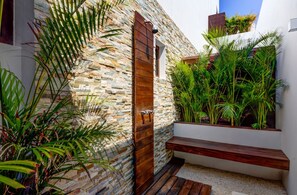 Villa Standard, 5 chambres, non-fumeur | Douche de la salle de bain