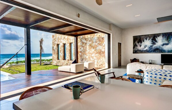 스탠다드 빌라, 침실 5개, 금연 | 거실 공간 | 평면 TV