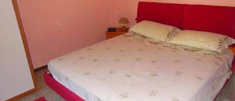 2 chambres, fer et planche à repasser, draps fournis