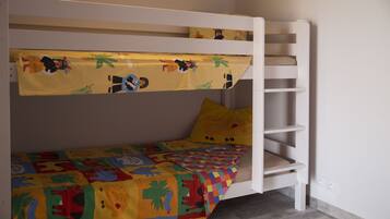 1 bedroom, travel cot, free WiFi, bed sheets