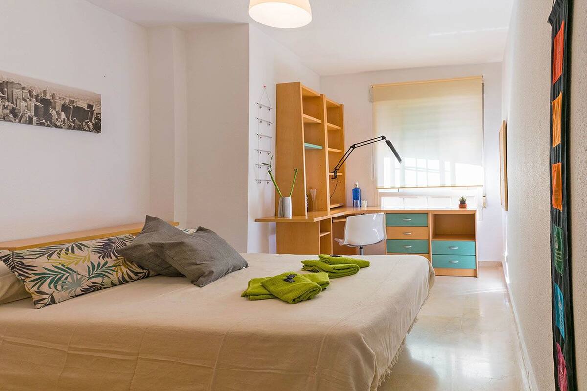 Quarto casal, banheiro compartilhado | Edredons de pluma, cortinas blackout, ferros/tábuas de passar roupa