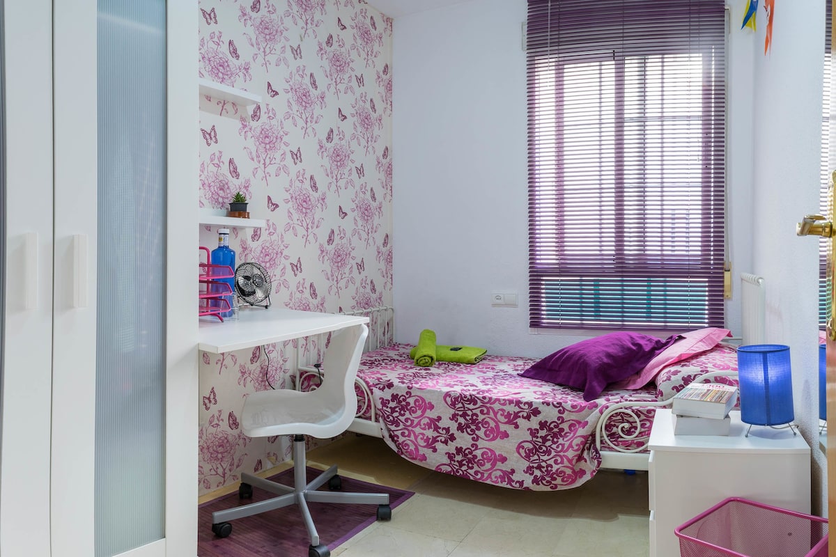 Single Room, Shared Bathroom | Down duvets, blackout curtains, iron/ironing board, free WiFi