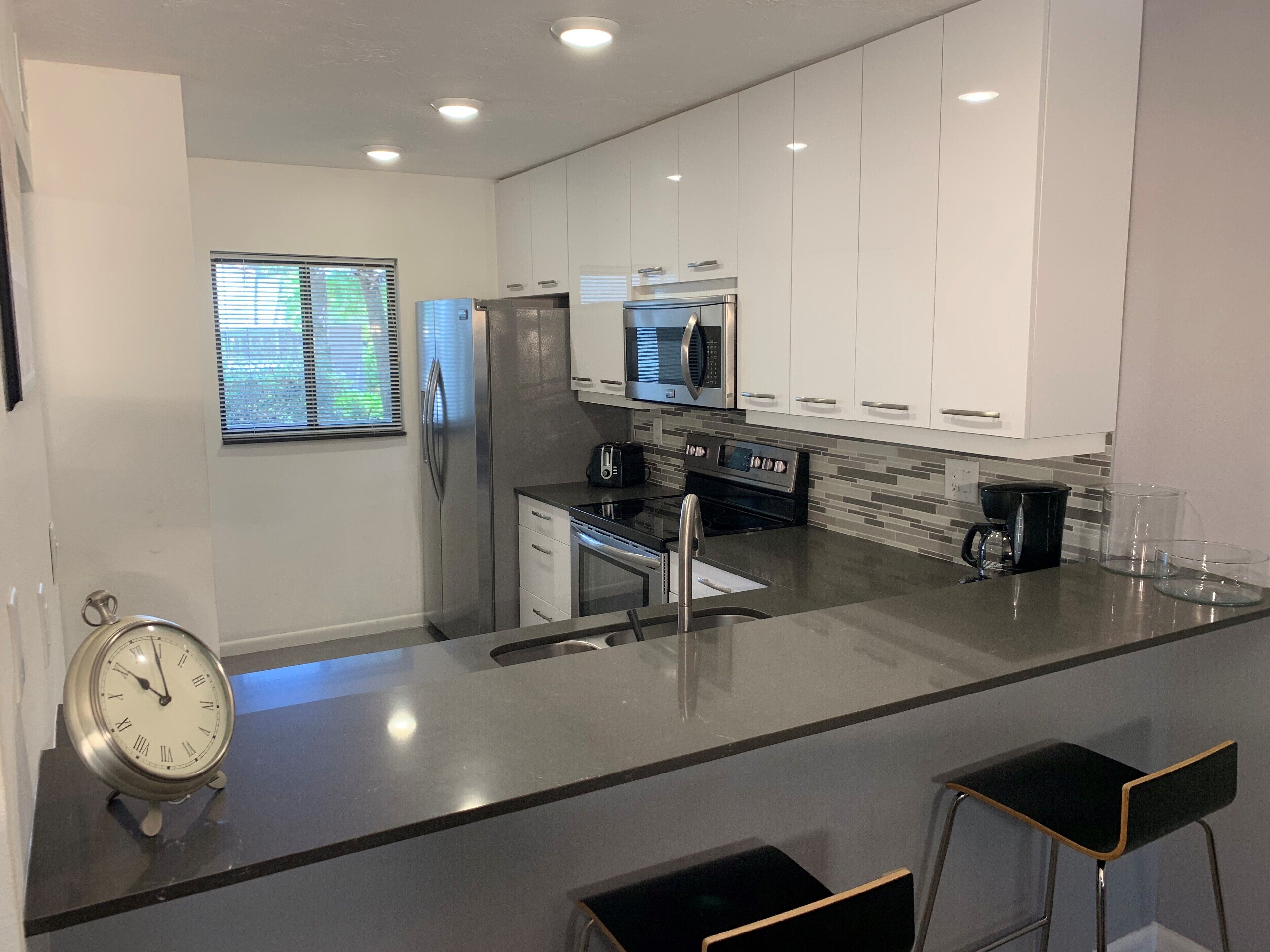 Réfrigérateur, micro-ondes, four, lave-vaisselle