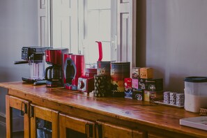 Daily buffet breakfast for a fee - Vila Santa Eulália Hostel (Pelotas)