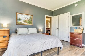 4 habitaciones, tabla de planchar con plancha, cuna de viaje y internet 
