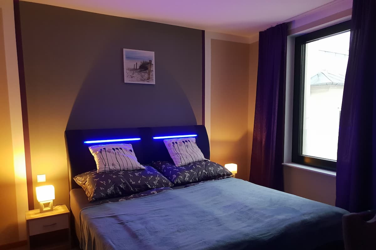 1 dormitorio, ropa de cama de alta calidad, edredones de plumas