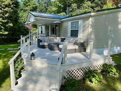 Lake views, comfort/nature @ The Castle Hill