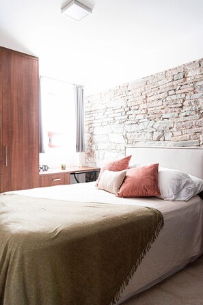 Executive-Apartment | 2 Schlafzimmer, Bügeleisen/Bügelbrett, kostenloses WLAN, Bettwäsche