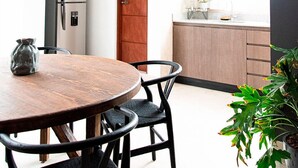 Design Apartment | Private kitchen | Fridge, microwave, oven, cookware/dishes/utensils - Casa 8 Amores (Guanajuato)