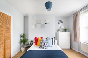 Deluxe Double Room | Individually decorated, individually furnished, desk, iron/ironing board - Stunning Town House Near Kings Cross (London)