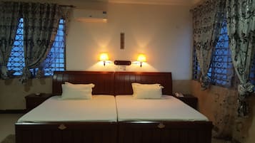 10 bedrooms, in-room safe, WiFi, bed sheets