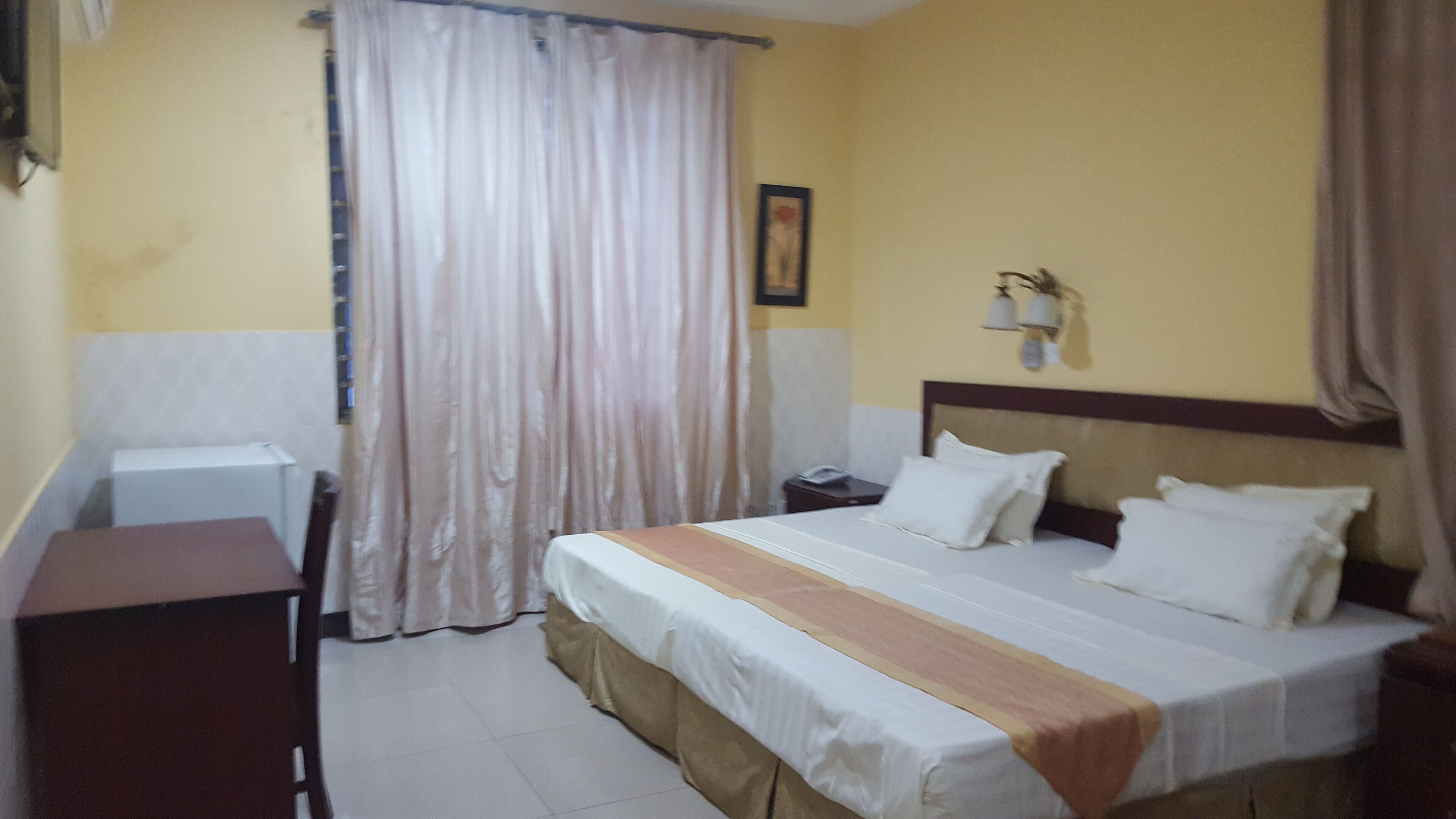 10 chambres, coffres-forts dans les chambres, Wi-Fi, draps fournis