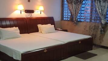 10 bedrooms, in-room safe, WiFi, bed sheets