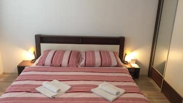 2 bedrooms, in-room safe, desk, iron/ironing board