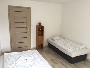2 bedrooms, in-room safe, desk, iron/ironing board
