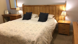 Iron/ironing board (on request), free WiFi, bed sheets - The Saxon Inn (Blandford Forum)
