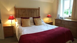 Iron/ironing board (on request), free WiFi, bed sheets - The Saxon Inn (Blandford Forum)