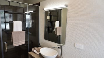 Deluxe Studio | Bathroom | Shower, hair dryer, towels, soap