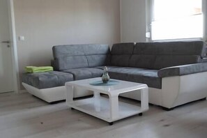 Télévision, chaîne hi-fi