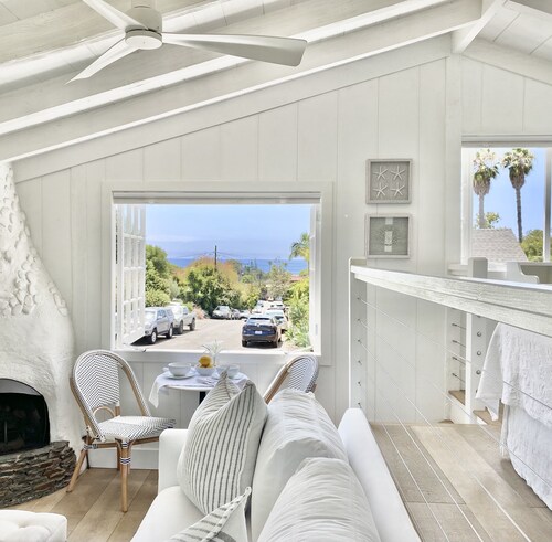 Neu! Erstklassige Lage in Laguna Village, Meerblick, Modern Coastal Cottage Studio