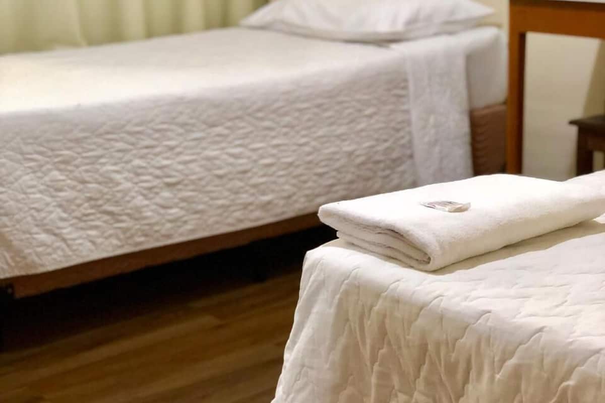 standard room | laptop workspace, iron/ironing board, free wifi, bed sheets