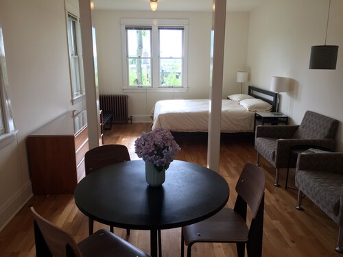 Stunning Capitol Hill View Apartment