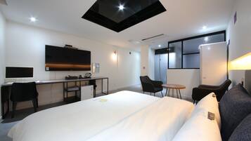 Suite | 1 bedroom, blackout drapes, soundproofing, free WiFi