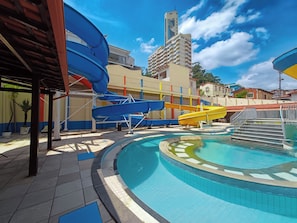 Piscine couverte, piscine extérieure