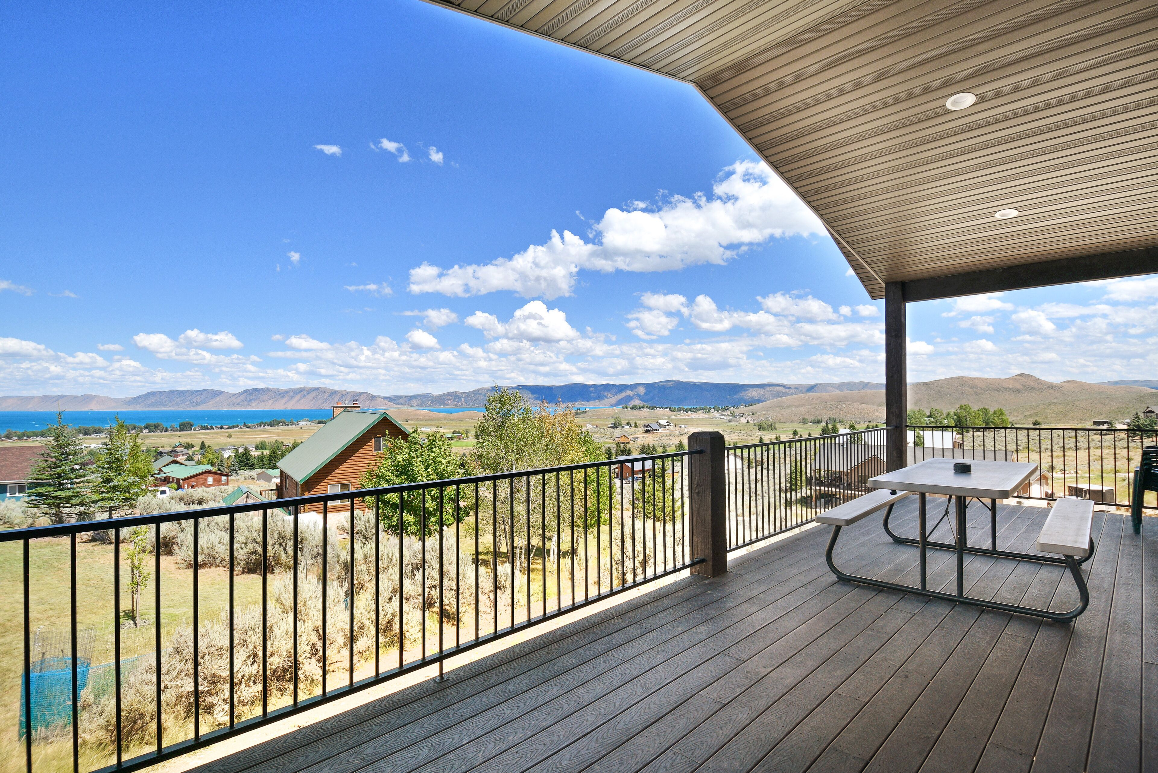 Newly constructed home with deck & lake views - close to Bear Lake