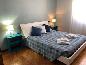 2 Schlafzimmer, Zimmersafe, Schreibtisch, Bügeleisen/Bügelbrett