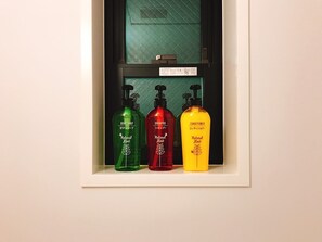Apartment, 1 Bedroom (1F) | Bathroom amenities | Separate tub and shower, free toiletries, hair dryer, towels