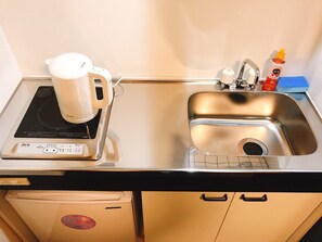 Apartment, 1 Bedroom (1F) | Private kitchenette | Fridge, stovetop, electric kettle