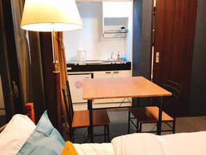 Apartment, 1 Bedroom (1F) | 1 bedroom, desk, soundproofing