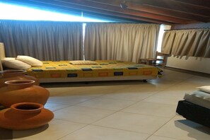 5 bedrooms, bed sheets
