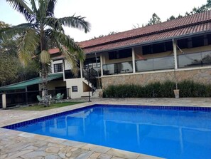 Outdoor pool, a heated pool - SECURE COUNTRY HOUSE WITH PANORAMIC VIEWS (Mairipora)