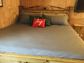 1 quarto, escrivaninha, ferros/tábuas de passar roupa, Wi-Fi de cortesia