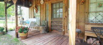 Eclectic Country Studio Guest House Quick Escape