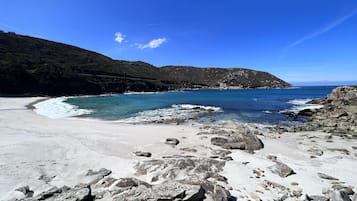 Una spiaggia nelle vicinanze