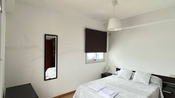 8 chambres, fer et planche Ă repasser, lit parapluie, draps fournis