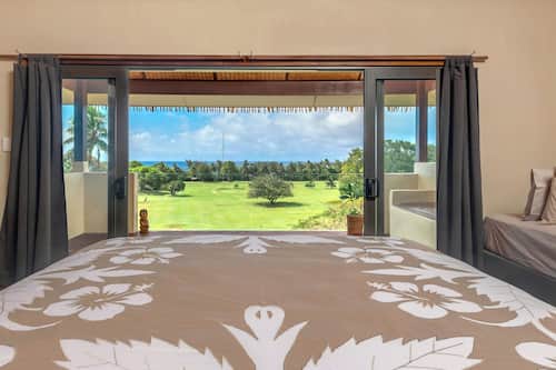 1 bedroom, Egyptian cotton sheets, premium bedding, down comforters
