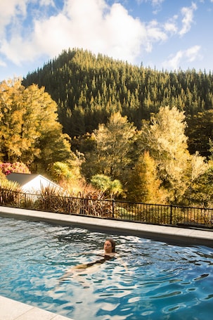 Piscina. Maruia River Retreat