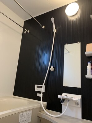 Casa (Private Vacation Home) | Bagno | Vasca e doccia separate, set di cortesia gratuito, asciugacapelli